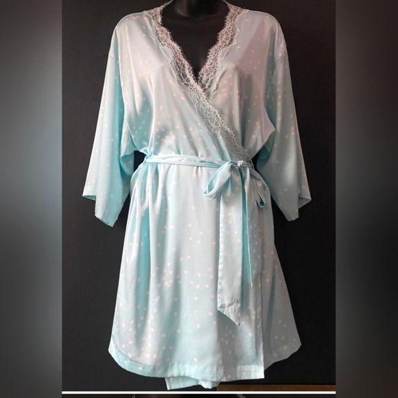 Polka dot robe - Picture 1 of 3